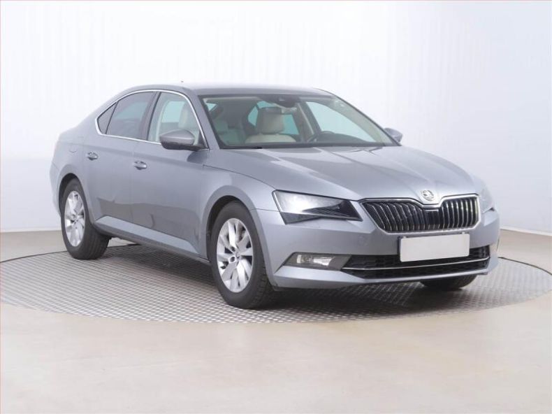 Škoda Superb - hlavní foto