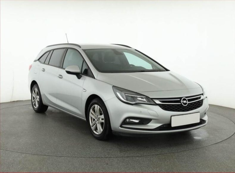 Opel Astra - hlavní foto