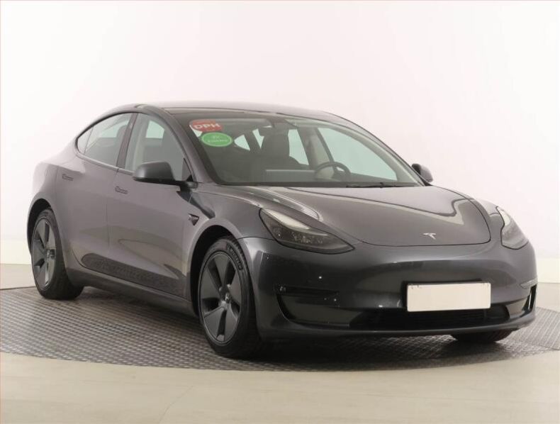 Tesla Model 3 - hlavní fotka inzerátu