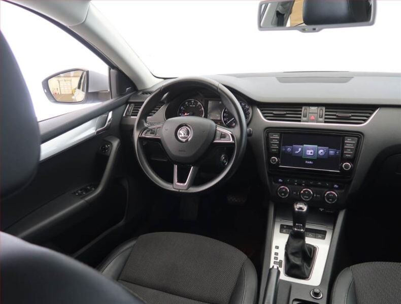 Škoda Octavia - hlavní fotka
