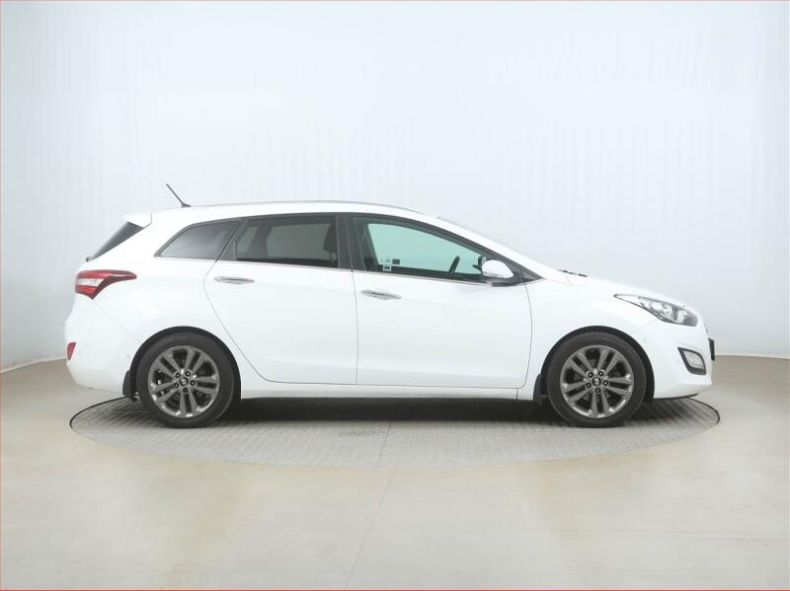Hyundai i30 - hlavní fotka