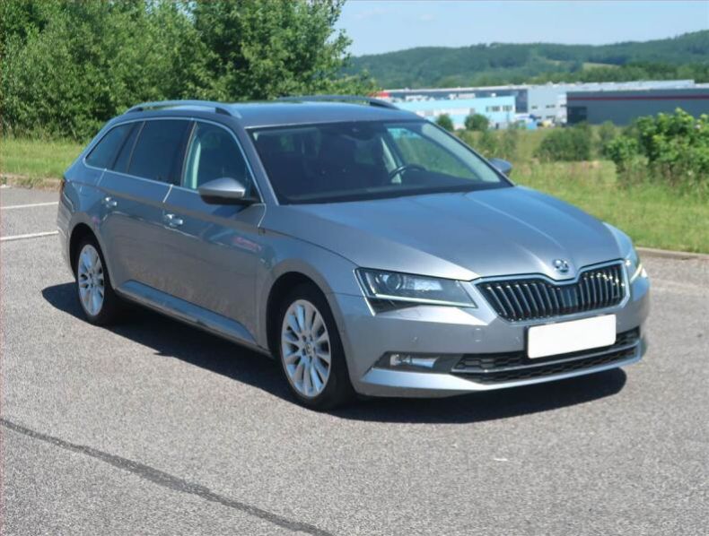 Škoda Superb - hlavní foto