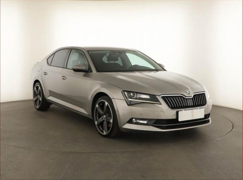 Škoda Superb - hlavní foto