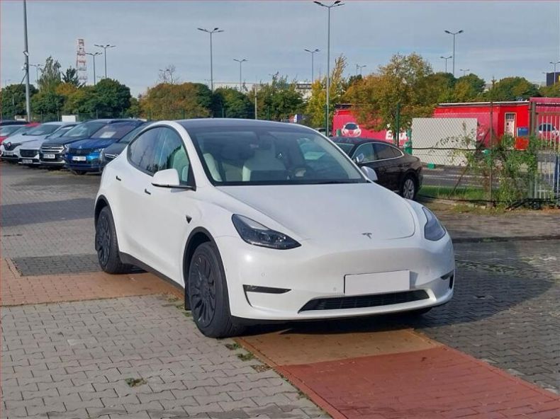 Tesla Model Y - hlavní foto