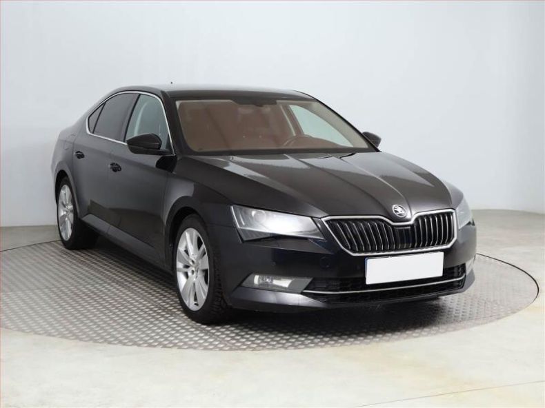 Škoda Superb - hlavní foto