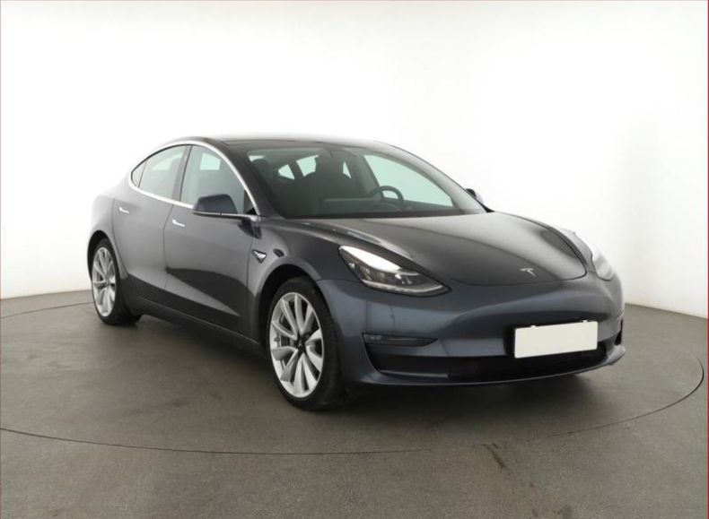 Tesla Model 3 - hlavní fotka inzerátu