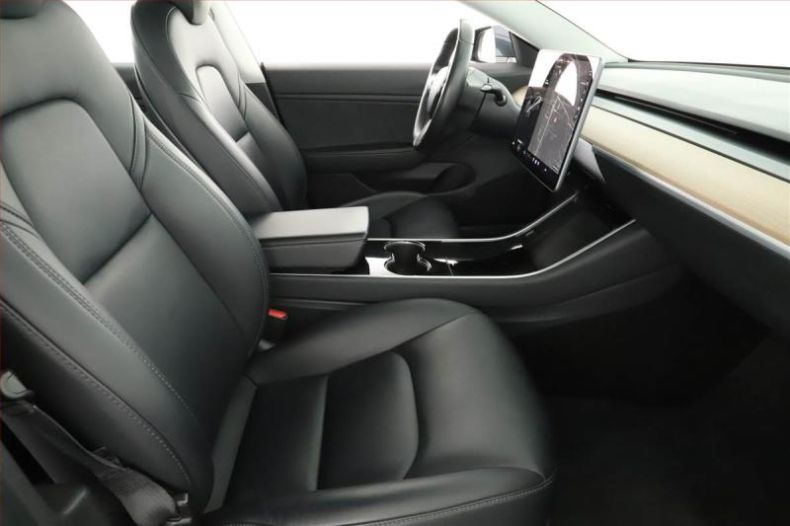 Tesla Model 3 - hlavní fotka