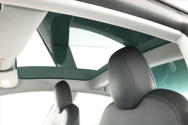 Tesla Model 3 - hlavní fotka