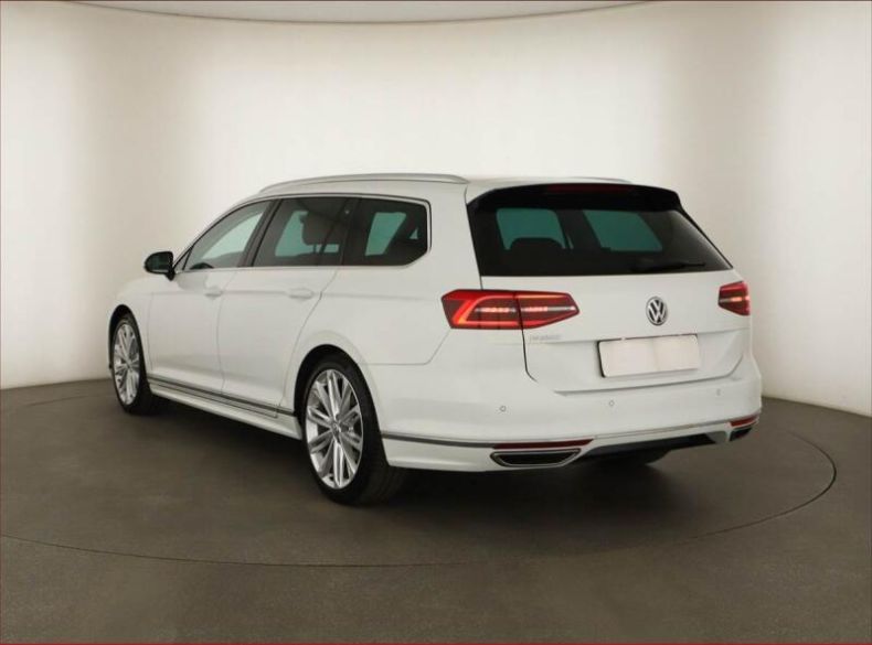 Volkswagen Passat - hlavní fotka
