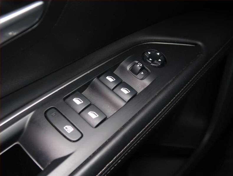 Peugeot 5008 - hlavní fotka