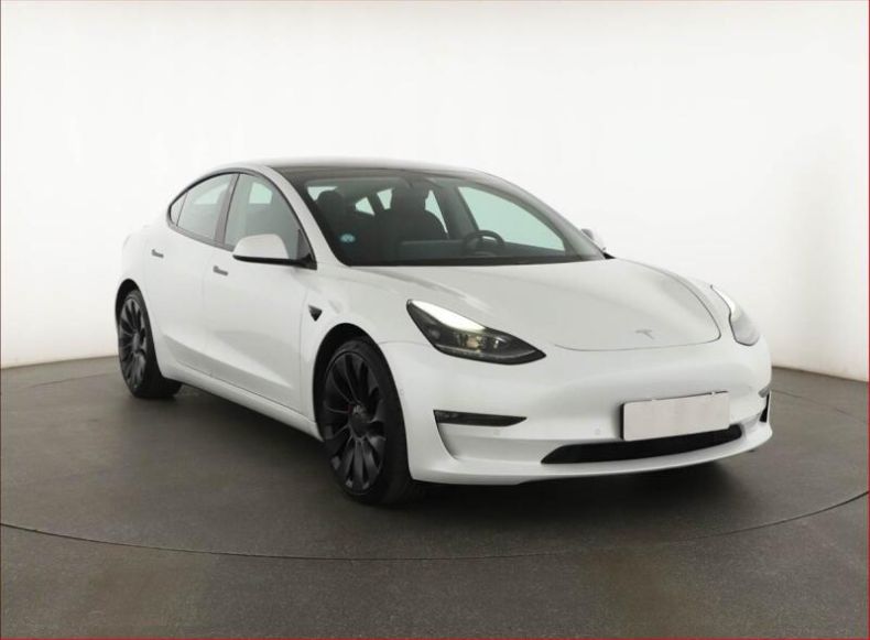 Tesla Model 3 - hlavní foto