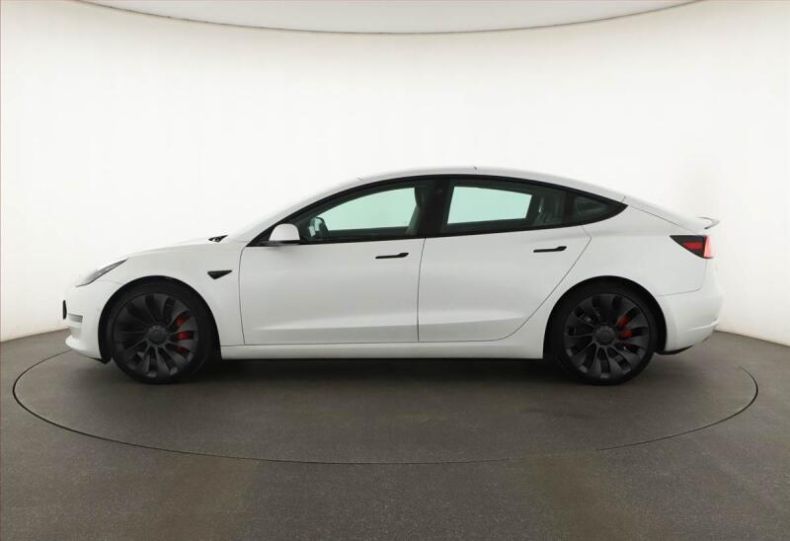 Tesla Model 3 - hlavní fotka