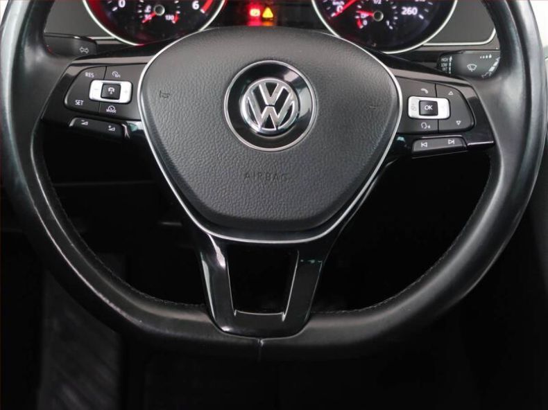 Volkswagen Passat - hlavní fotka