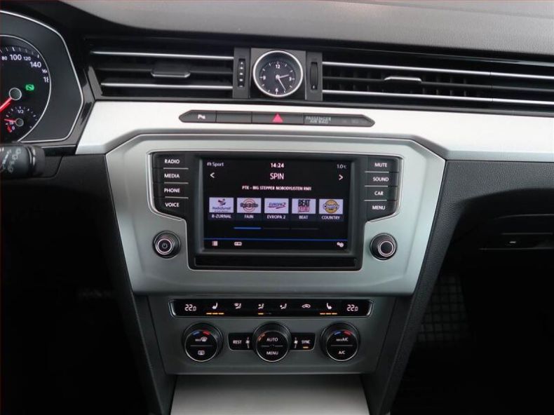 Volkswagen Passat - hlavní fotka