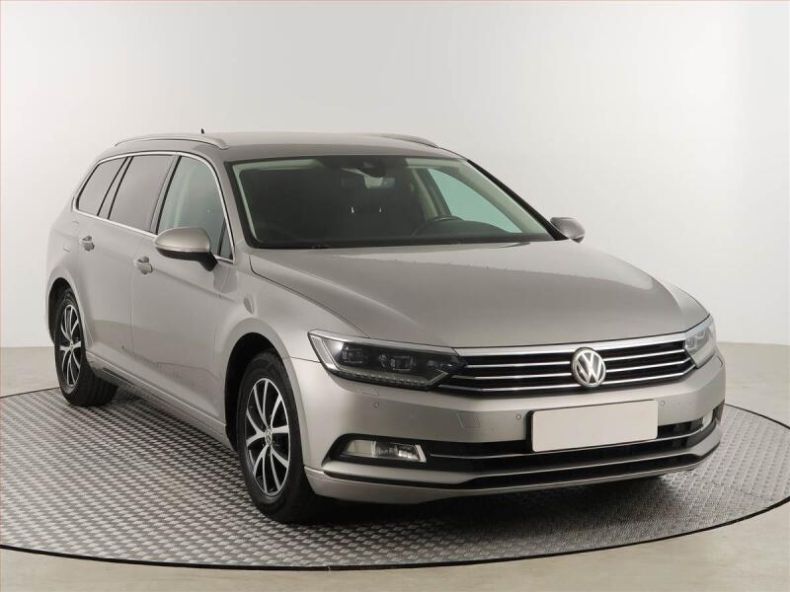 Volkswagen Passat - hlavní foto