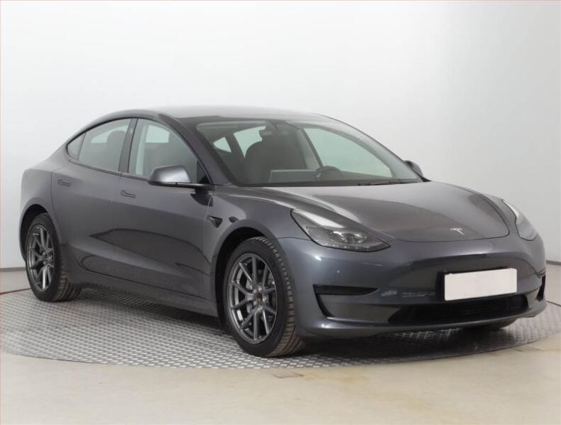 Tesla Model 3 - hlavní foto