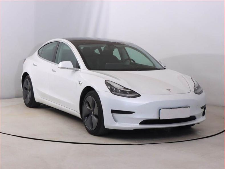 Tesla Model 3 - hlavní foto
