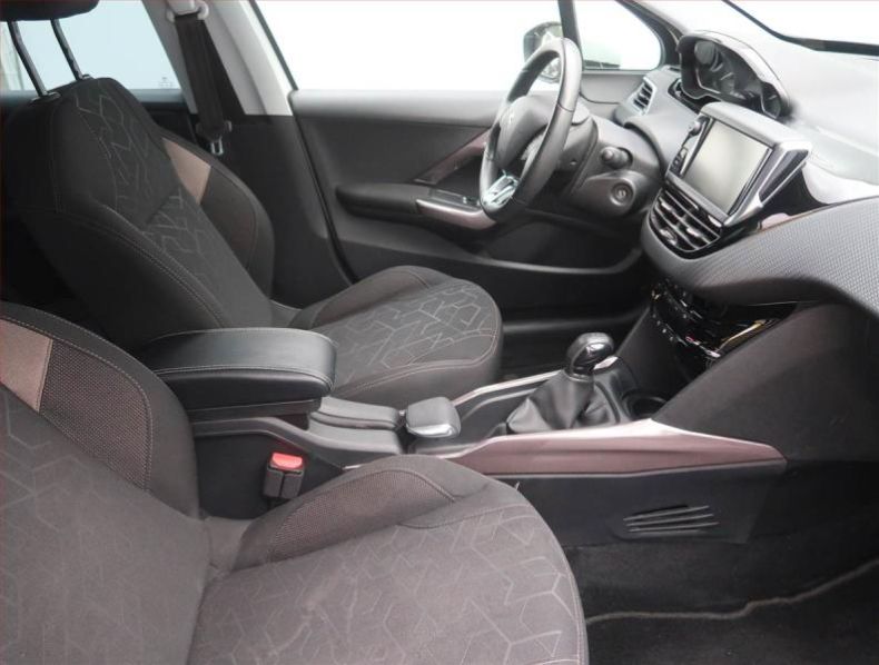 Peugeot 2008 - hlavní fotka