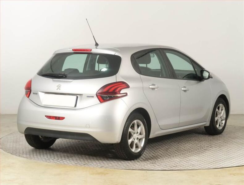 Peugeot 208 - hlavní fotka