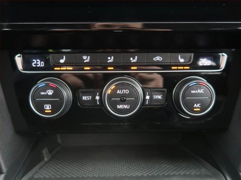 Volkswagen Passat - hlavní fotka