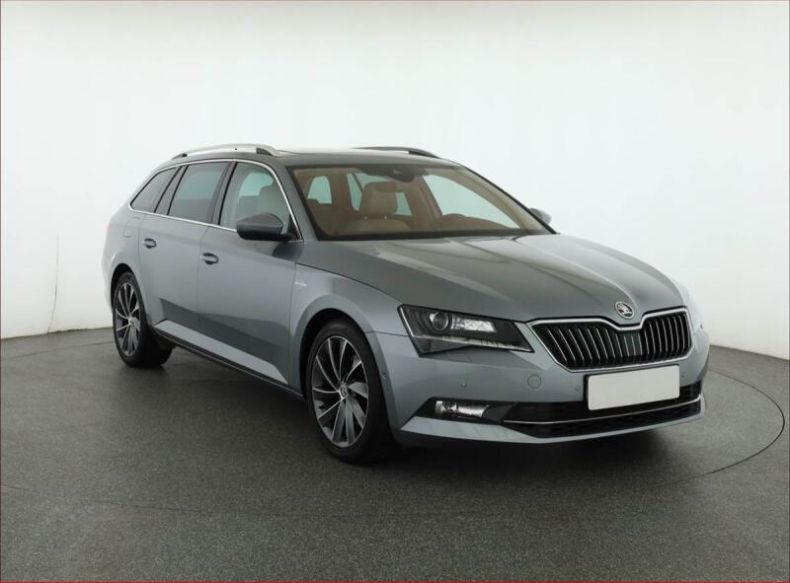 Škoda Superb - hlavní foto