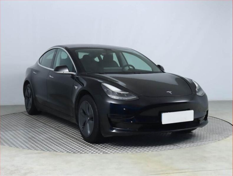 Tesla Model 3 - hlavní foto