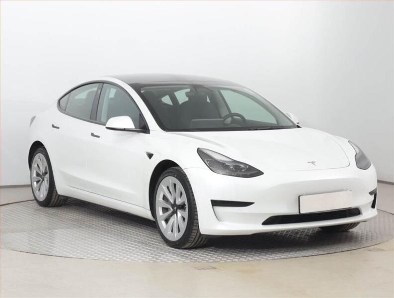 Tesla Model 3 - hlavní foto