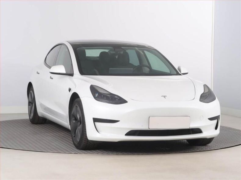 Tesla Model 3 - hlavní fotka inzerátu