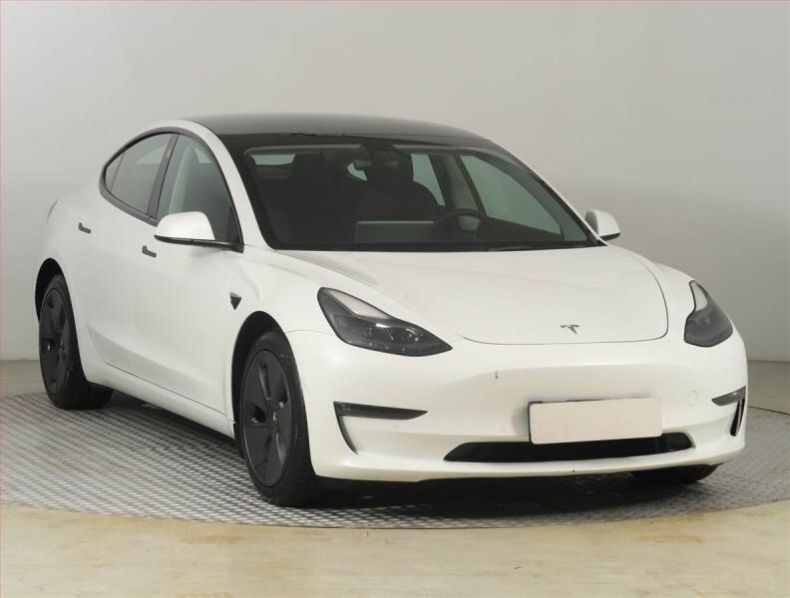 Tesla Model 3 - hlavní foto