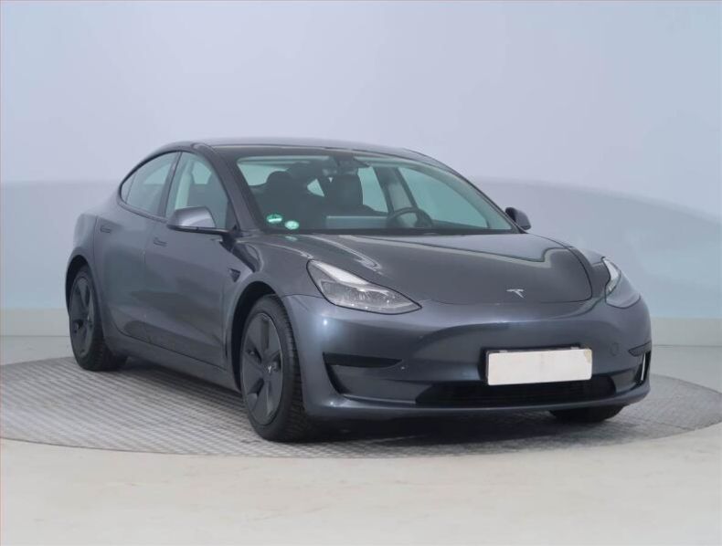 Tesla Model 3 - hlavní foto