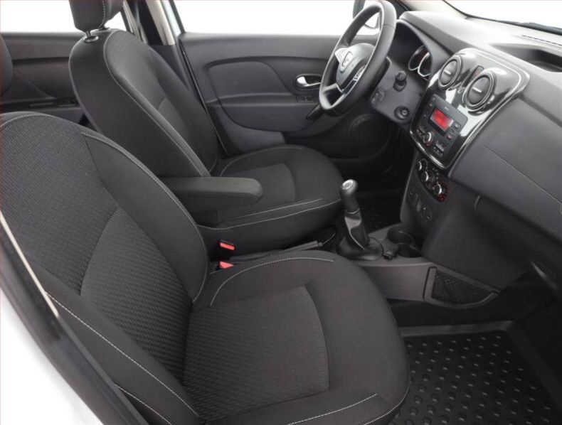 Dacia Logan - hlavní fotka