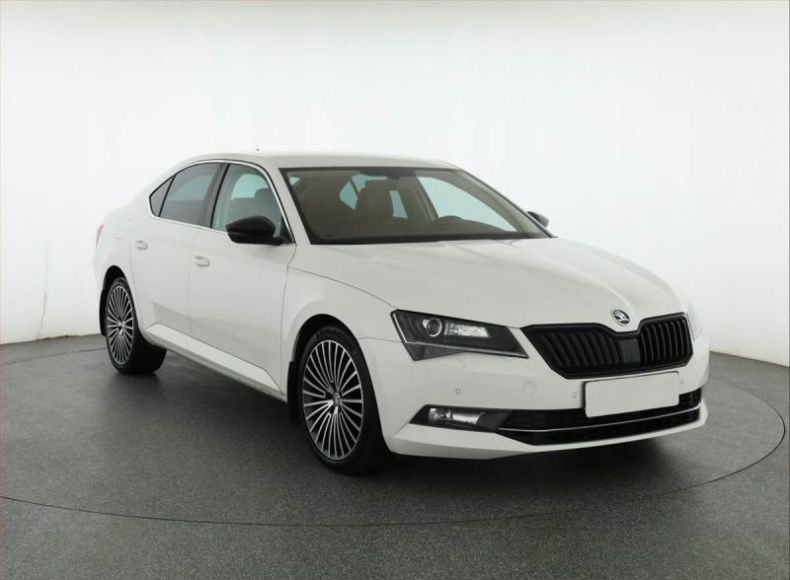 Škoda Superb - hlavní foto