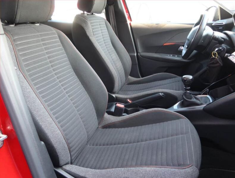 Peugeot 2008 - hlavní fotka