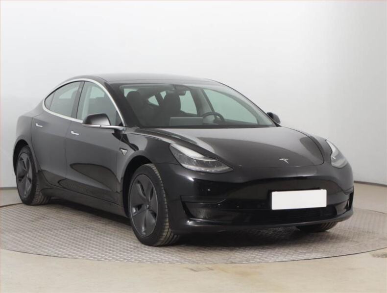 Tesla Model 3 - hlavní foto