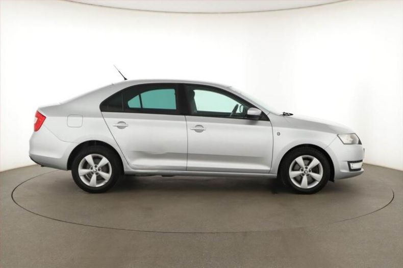 Škoda Rapid - hlavní fotka