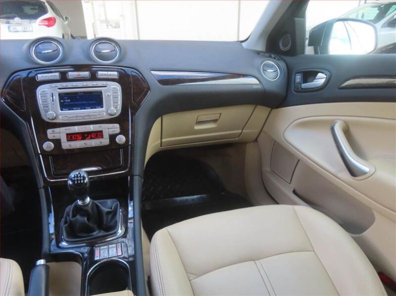 Ford Mondeo - hlavní fotka