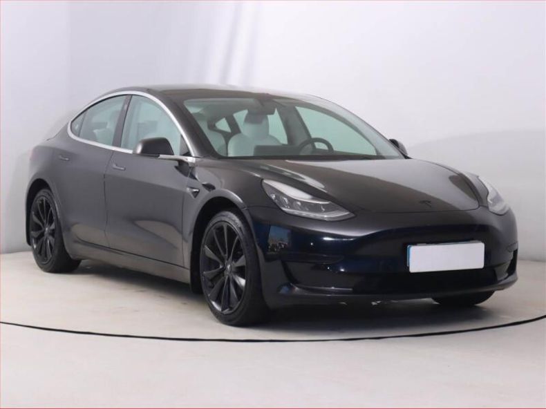 Tesla Model 3 - hlavní fotka inzerátu