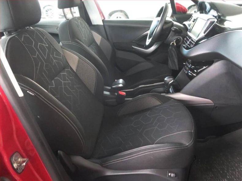 Peugeot 2008 - hlavní fotka