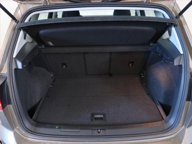 Volkswagen Golf - hlavní fotka