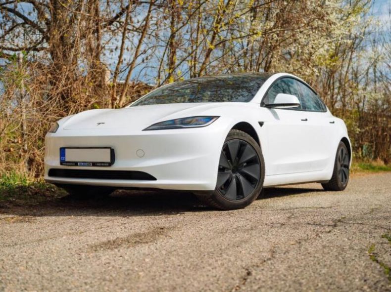 Tesla Model 3 - hlavní foto