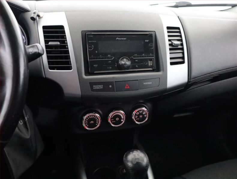 Mitsubishi Outlander - hlavní fotka inzerátu