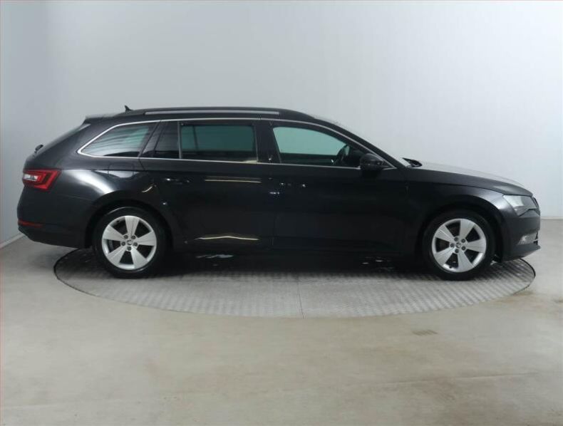 Škoda Superb - hlavní fotka