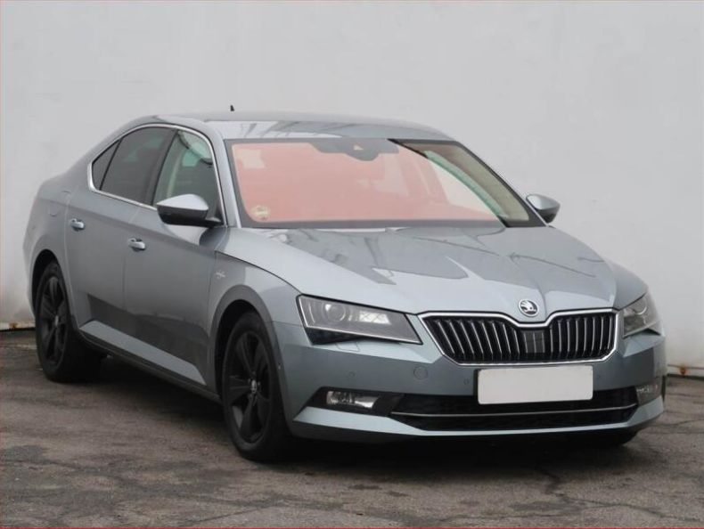 Škoda Superb - hlavní foto