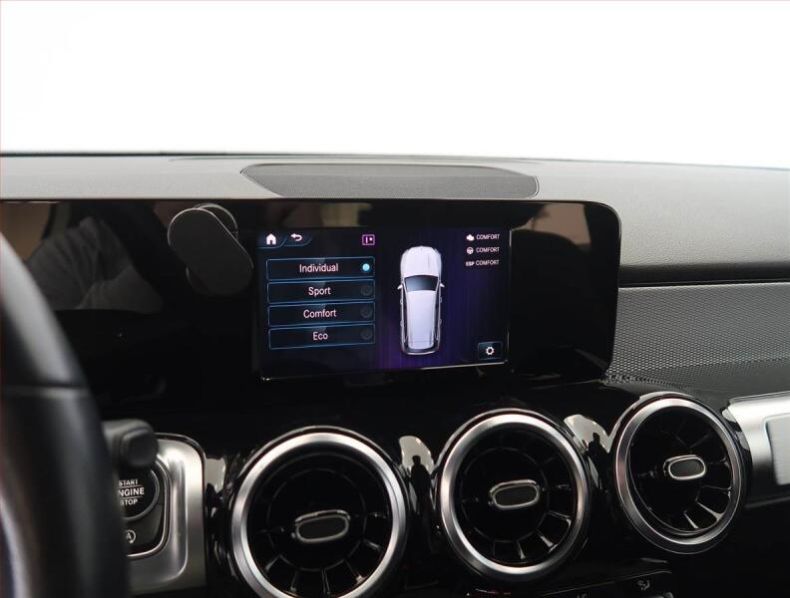 Mercedes GLB - hlavní fotka