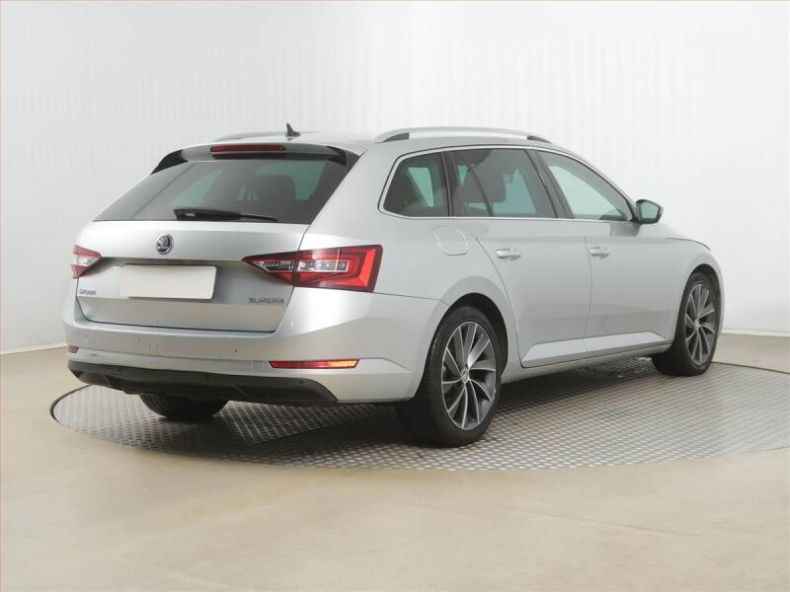 Škoda Superb - hlavní fotka