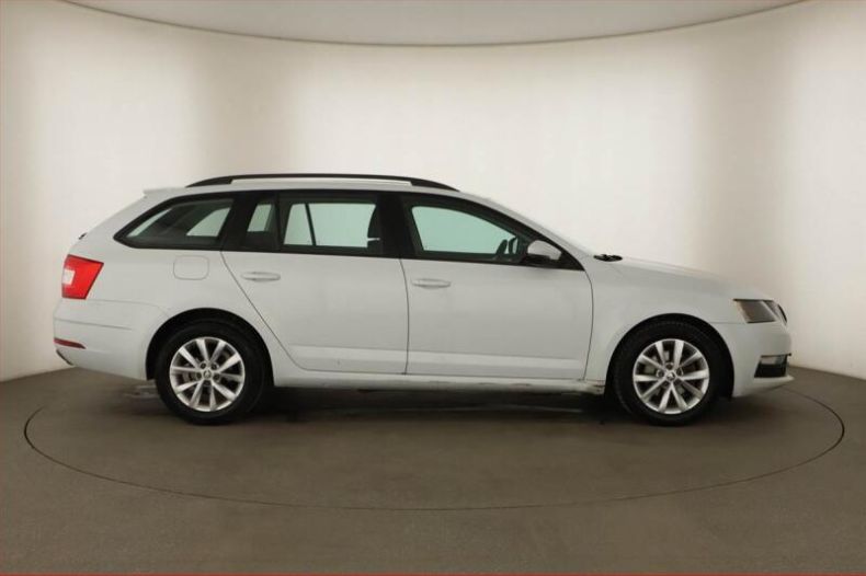 Škoda Octavia - hlavní fotka