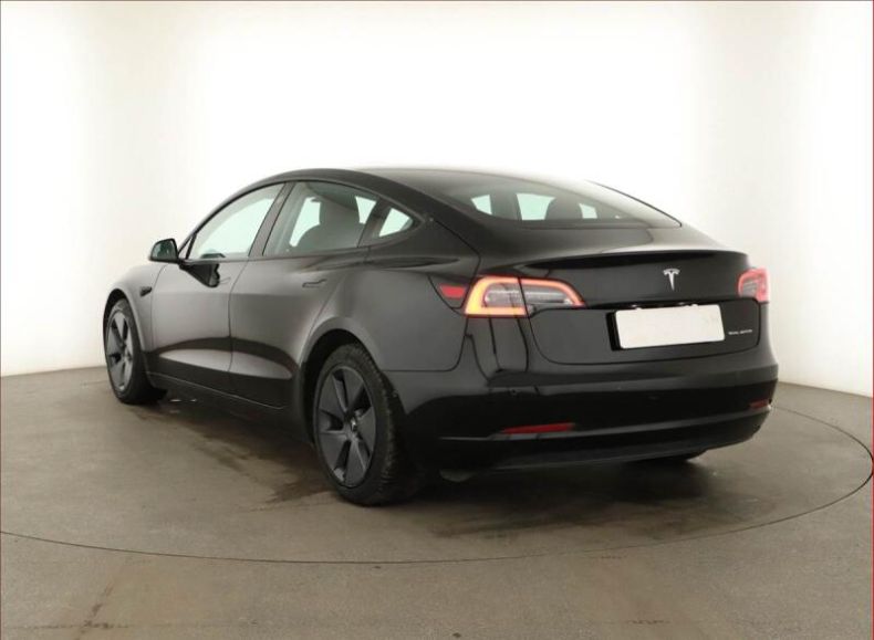 Tesla Model 3 - hlavní fotka