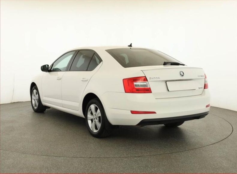 Škoda Octavia - hlavní fotka