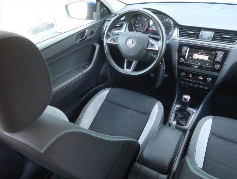 Škoda Rapid - hlavní fotka