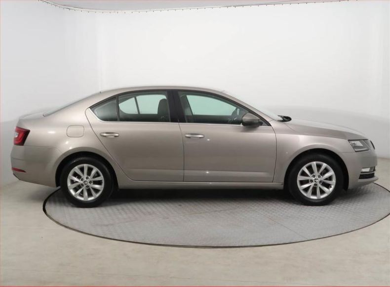 Škoda Octavia - hlavní fotka